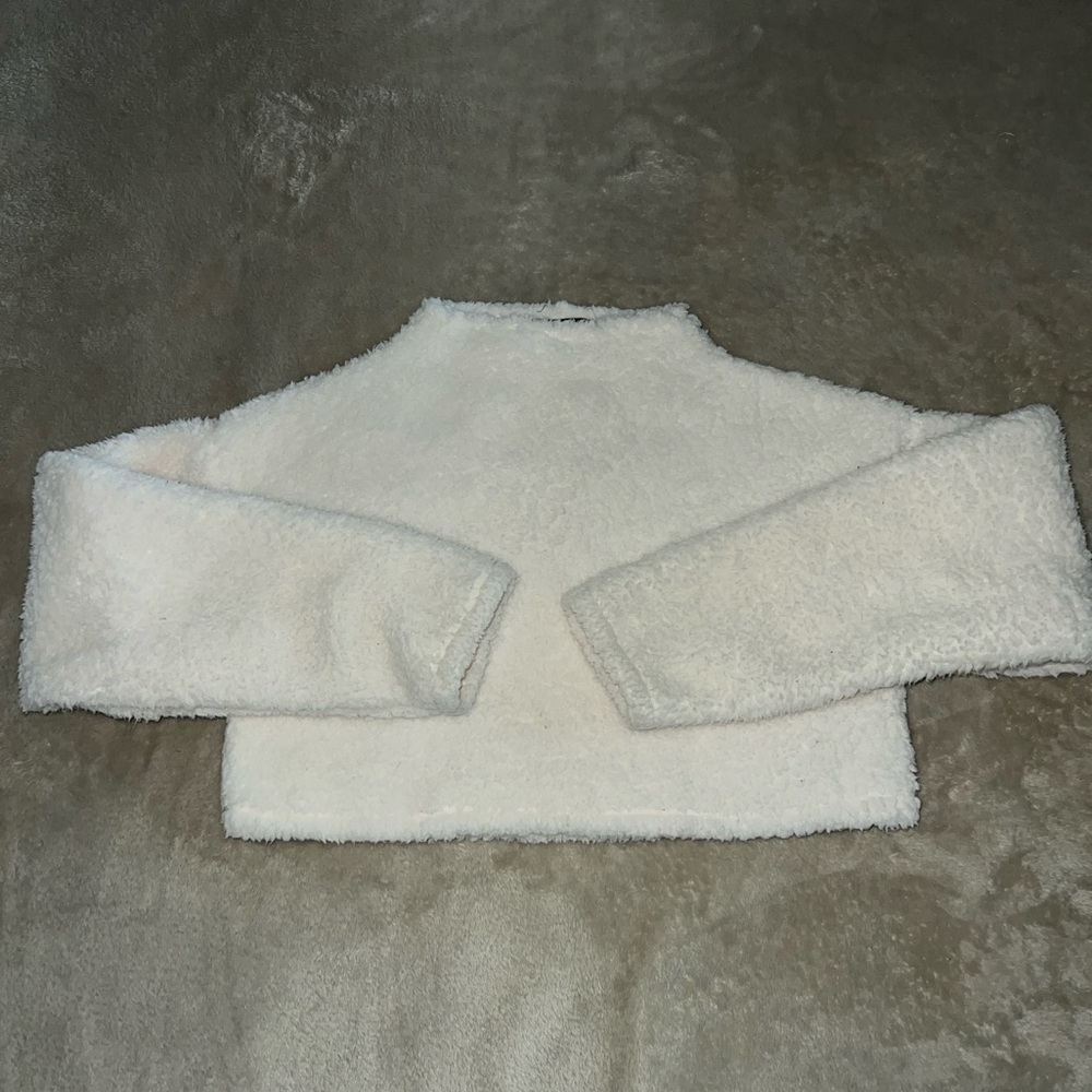 Forever 21 White Fuzzy Cropped Sweater